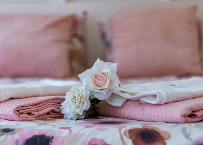 Kwatera prywatna Friends'bed-room In Quiet Montain - Swimming Pool, Jacuzzi, Tv Outdoor - La Lezardiere *